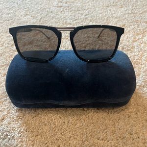 GUCCI Mens black sunglasses